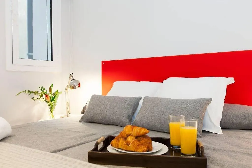 Perfectly Located 4Bed 4Bath Apartment In Eixample Barcelona 0*,  Espanha