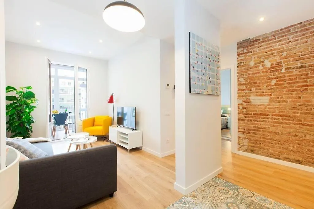 Perfectly Located 4Bed 4Bath Apartment In Eixample Barcelona
