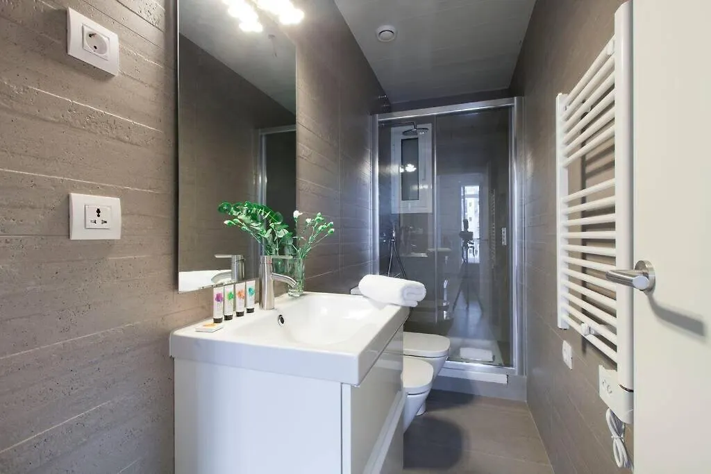 Perfectly Located 4Bed 4Bath Apartment In Eixample Barcelona
