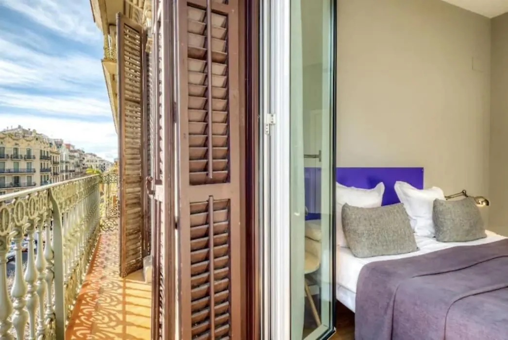 Perfectly Located 4Bed 4Bath Apartment In Eixample Barcelona